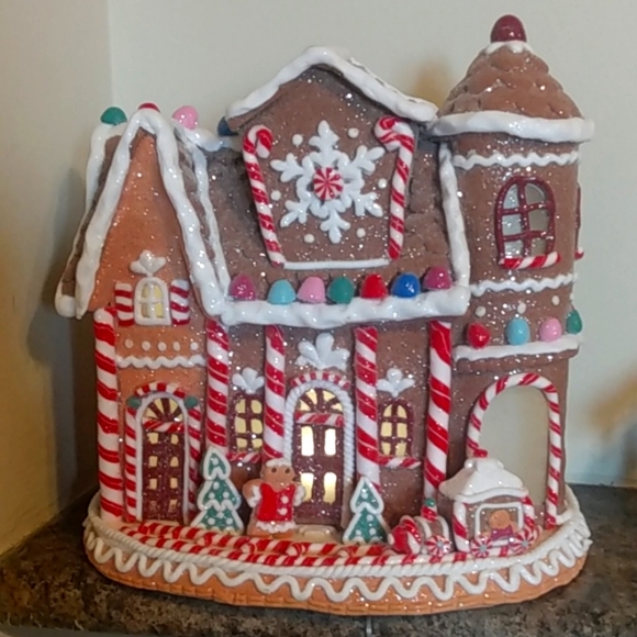 Large Lighted Gingerbread House Tower Castle - Picture 3 of 10